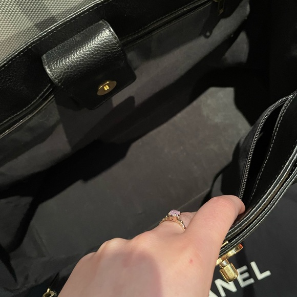 Chanel cerf tote black with gold hardware - Picture 11 of 14